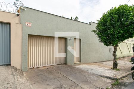 Casa para alugar com 360m², 3 quartos e 5 vagasFachada
