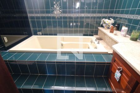 Banheiro de apartamento para alugar com 5 quartos, 215m² em Água Verde, Curitiba