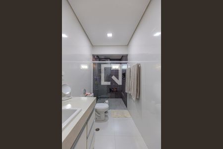 Apartamento à venda com 200m², 4 quartos e 6 vagasBanheiro da Suite 3