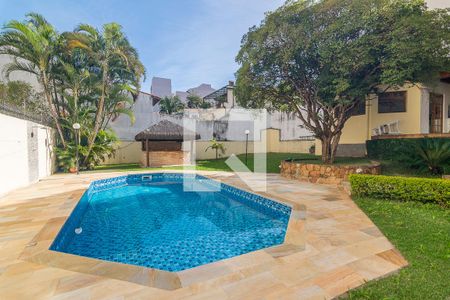 Casa à venda com 800m², 5 quartos e 7 vagas Casa à venda com 800m², 5 quartos e 7 vagasPiscina