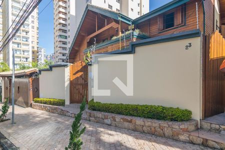 Casa à venda com 800m², 5 quartos e 7 vagas Casa à venda com 800m², 5 quartos e 7 vagasFachada