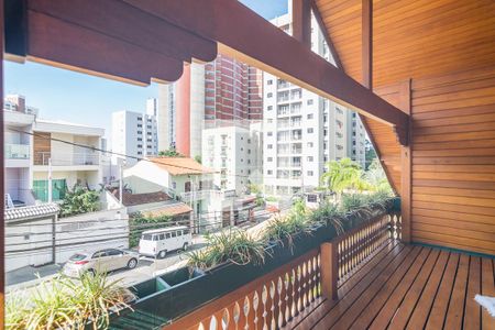 Casa à venda com 800m², 5 quartos e 7 vagas Casa à venda com 800m², 5 quartos e 7 vagasVaranda