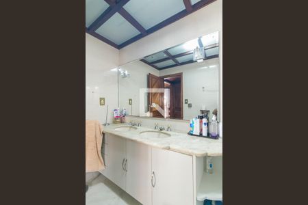 Casa à venda com 800m², 5 quartos e 7 vagas Casa à venda com 800m², 5 quartos e 7 vagasBanheiro da Suite 1