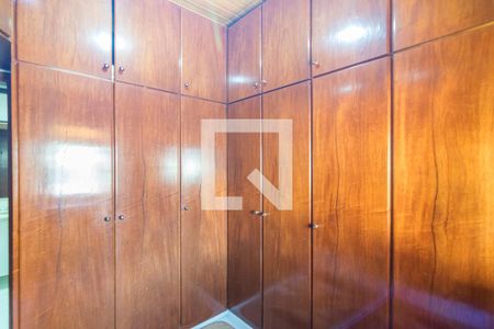 Casa à venda com 800m², 5 quartos e 7 vagas Casa à venda com 800m², 5 quartos e 7 vagasCloset da Suite 1