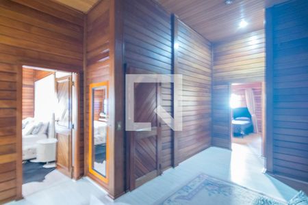 Casa à venda com 800m², 5 quartos e 7 vagas Casa à venda com 800m², 5 quartos e 7 vagasHall dos Quartos