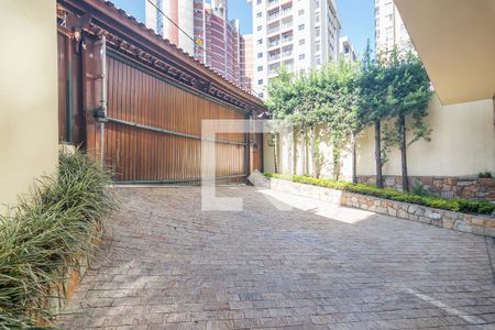 Casa à venda com 800m², 5 quartos e 7 vagas Casa à venda com 800m², 5 quartos e 7 vagasGaragem