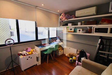 Apartamento à venda com 187m², 4 quartos e 2 vagasQuarto 