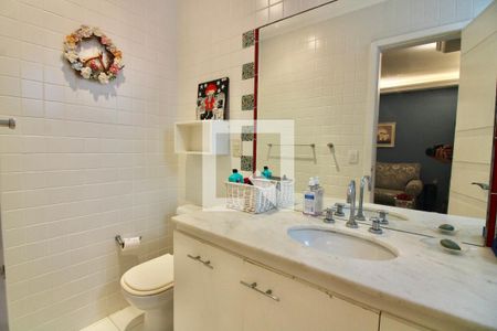 Apartamento à venda com 187m², 4 quartos e 2 vagasBanheiro Social