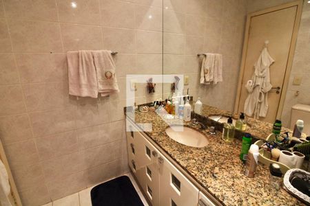 Apartamento à venda com 187m², 4 quartos e 2 vagasBanheiro da Suíte 2