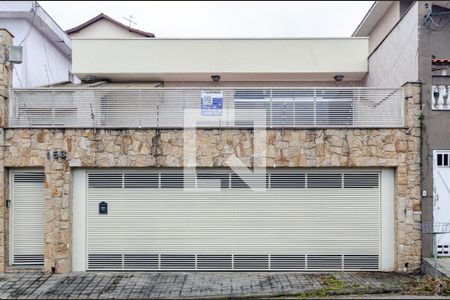Casa para alugar com 225m², 3 quartos e 4 vagasFachada