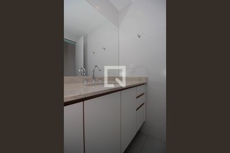Apartamento à venda com 98m², 2 quartos e 2 vagas Apartamento à venda com 98m², 2 quartos e 2 vagasBanheiro da Suíte 1