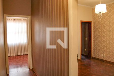 Casa à venda com 281m², 4 quartos e 3 vagasCORREDOR