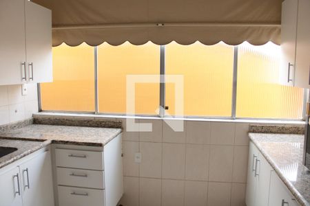 Casa à venda com 281m², 4 quartos e 3 vagascozinha 2