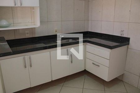 Casa à venda com 281m², 4 quartos e 3 vagasCOZINHA CASA DE BAIXO