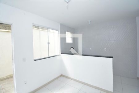 Sala de casa para alugar com 1 quarto, 27m² em Bento Ribeiro, Rio de Janeiro
