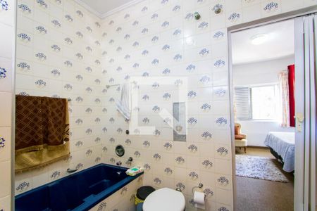 Casa à venda com 284m², 2 quartos e 2 vagasBanheiro do quarto 1