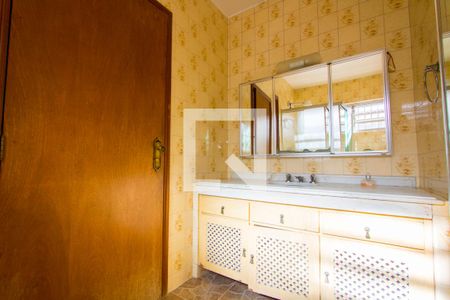 Casa à venda com 284m², 2 quartos e 2 vagasBanheiro social