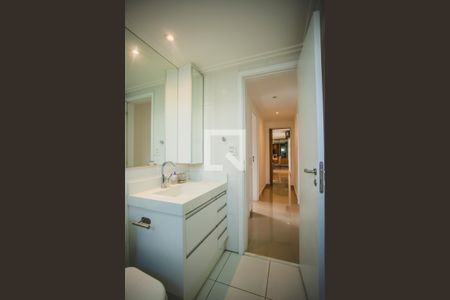 Apartamento à venda com 132m², 3 quartos e 3 vagas Apartamento à venda com 132m², 3 quartos e 3 vagasBanheiro 2