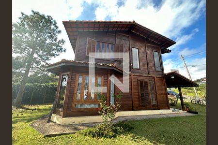 Casa de condomínio à venda com 132m², 3 quartos e 3 vagasFachada