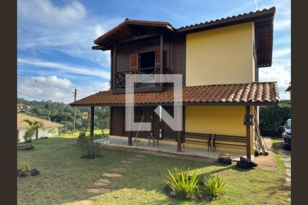 Casa de condomínio à venda com 132m², 3 quartos e 3 vagasFachada