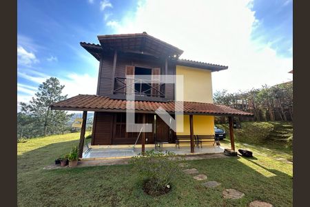 Casa de condomínio à venda com 132m², 3 quartos e 3 vagasFachada