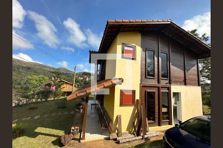 Casa de condomínio à venda com 132m², 3 quartos e 3 vagasFachada