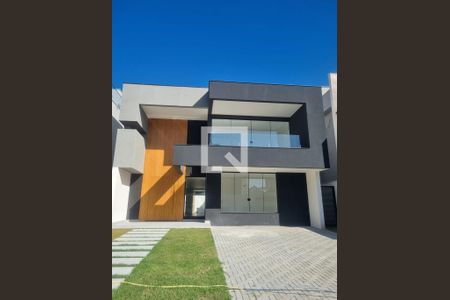 Casa de condomínio à venda com 467m², 4 quartos e 3 vagasFachada