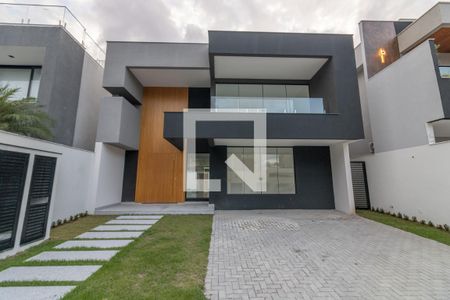 Casa de condomínio à venda com 467m², 4 quartos e 3 vagasFachada
