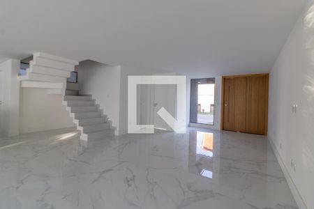 Sala de casa de condomínio à venda com 4 quartos, 467m² em Vargem Grande, Rio de Janeiro