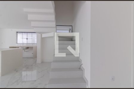  Escada  (Segundo andar) de casa de condomínio à venda com 4 quartos, 467m² em Vargem Grande, Rio de Janeiro