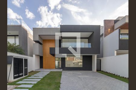Casa de condomínio à venda com 467m², 4 quartos e 3 vagasFachada