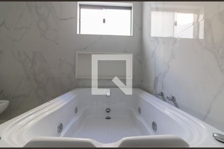 Casa de condomínio à venda com 467m², 4 quartos e 3 vagasSuíte 1 - Banheiro