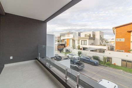 Casa de condomínio à venda com 467m², 4 quartos e 3 vagasSuíte 1 - Varanda