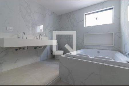 Casa de condomínio à venda com 467m², 4 quartos e 3 vagasSuíte 1 - Banheiro