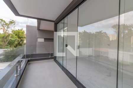 Casa de condomínio à venda com 467m², 4 quartos e 3 vagasSuíte 1 - Varanda