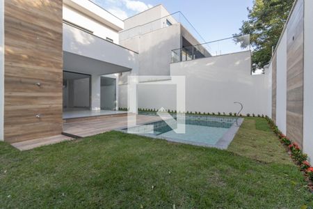 Casa de condomínio à venda com 467m², 4 quartos e 3 vagasÁrea externa (Piscina)