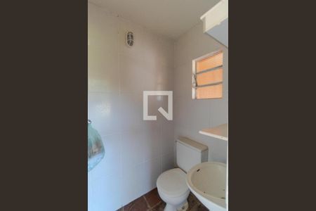 Casa à venda com 330m², 4 quartos e 4 vagas Casa à venda com 330m², 4 quartos e 4 vagasBanheiro de Serviço