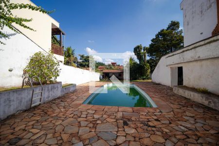 Casa à venda com 330m², 4 quartos e 4 vagas Casa à venda com 330m², 4 quartos e 4 vagasPiscina