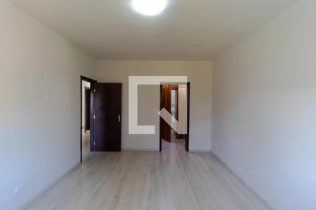 Casa à venda com 330m², 4 quartos e 4 vagas Casa à venda com 330m², 4 quartos e 4 vagasSuíte 02