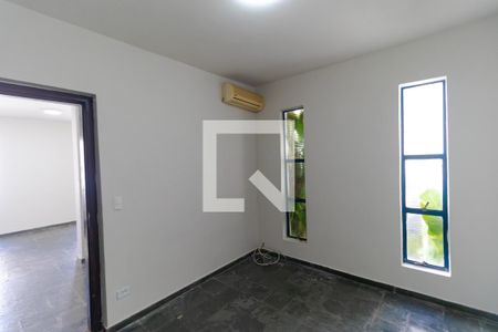 Casa à venda com 330m², 4 quartos e 4 vagas Casa à venda com 330m², 4 quartos e 4 vagasEscritório