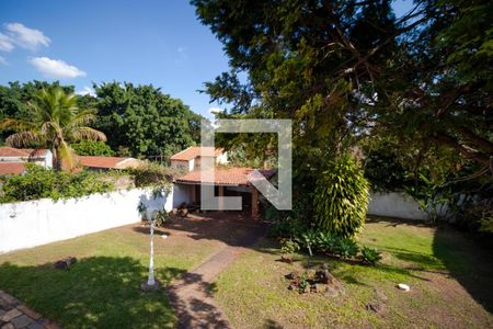 Casa à venda com 330m², 4 quartos e 4 vagas Casa à venda com 330m², 4 quartos e 4 vagasChurrasqueira