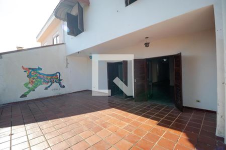 Casa à venda com 330m², 4 quartos e 4 vagas Casa à venda com 330m², 4 quartos e 4 vagasVaranda