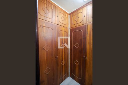 Casa à venda com 330m², 4 quartos e 4 vagas Casa à venda com 330m², 4 quartos e 4 vagasCloset da Suíte 02