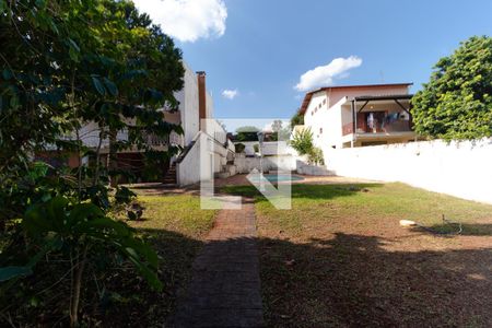 Casa à venda com 330m², 4 quartos e 4 vagas Casa à venda com 330m², 4 quartos e 4 vagasQuintal