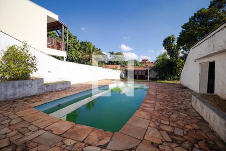 Casa à venda com 330m², 4 quartos e 4 vagas Casa à venda com 330m², 4 quartos e 4 vagasPiscina