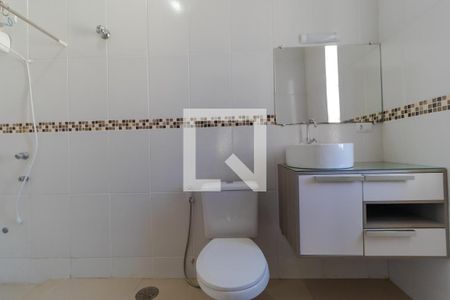 Casa à venda com 330m², 4 quartos e 4 vagas Casa à venda com 330m², 4 quartos e 4 vagasBanheiro da Suíte 02