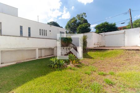 Casa à venda com 330m², 4 quartos e 4 vagas Casa à venda com 330m², 4 quartos e 4 vagasQuintal