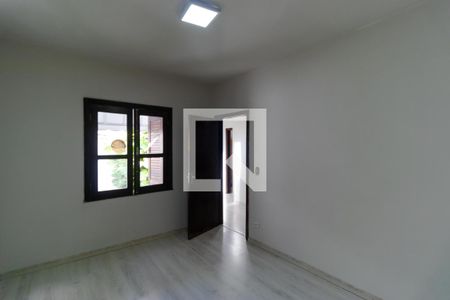 Casa à venda com 330m², 4 quartos e 4 vagas Casa à venda com 330m², 4 quartos e 4 vagasQuarto 01