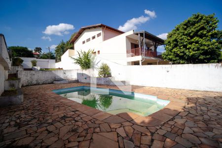 Casa à venda com 330m², 4 quartos e 4 vagas Casa à venda com 330m², 4 quartos e 4 vagasPiscina