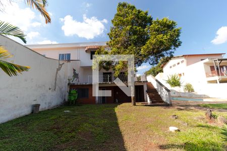 Casa à venda com 330m², 4 quartos e 4 vagas Casa à venda com 330m², 4 quartos e 4 vagasQuintal